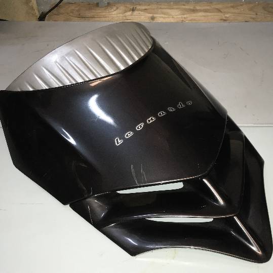 Tapa frontal Aprilia Leonardo 250 2006. 