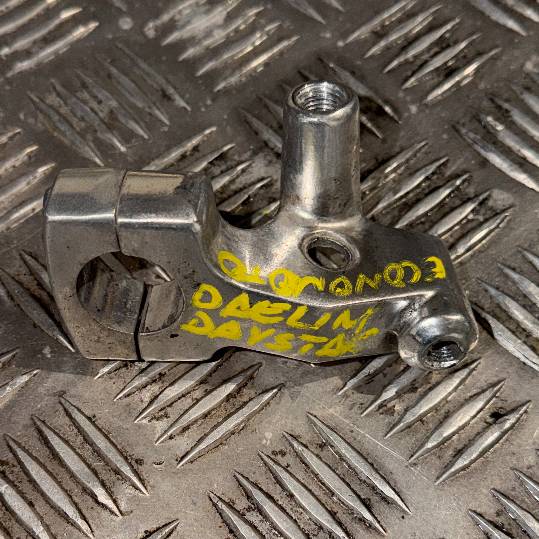 Soporte maneta izquierda Daelim Daystar VL125