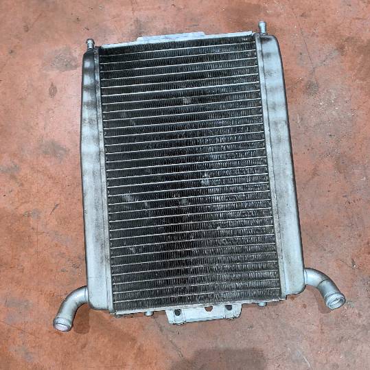 Radiador Piaggio Xevo 125-250. 07-16