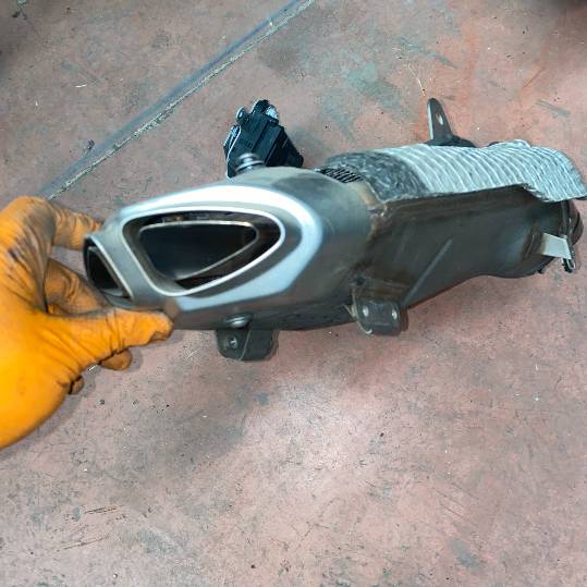 Tubo de escape original Kawasaki ZX6R 2008-2011