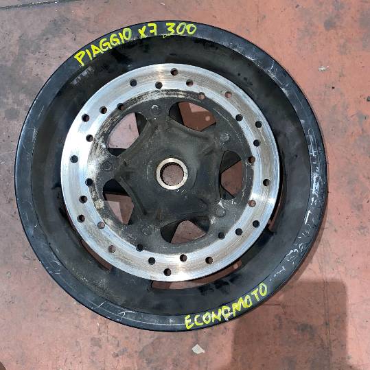 Llanta trasera Piaggio X7 300. 