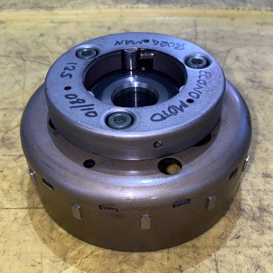 Plato magnetico Suzuki Burgman 125i