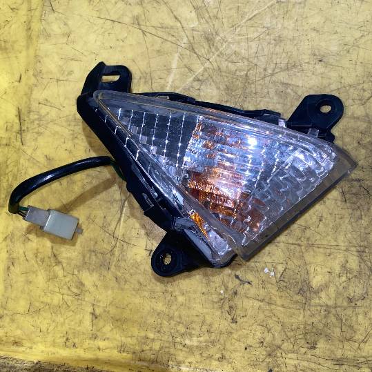Intermitente delantero derecho Kawasaki ZX6R (08).