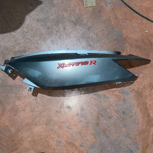Tapa lateral izquierda Kymco Xciting 500 R