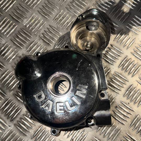 Tapa alternador Daelim Daystar 125i