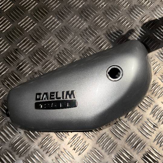 Tapa lateral derecha Daelim Daystar 125i