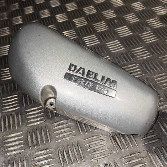 Tapa lateral izquierda Daelim Daystar 125i.